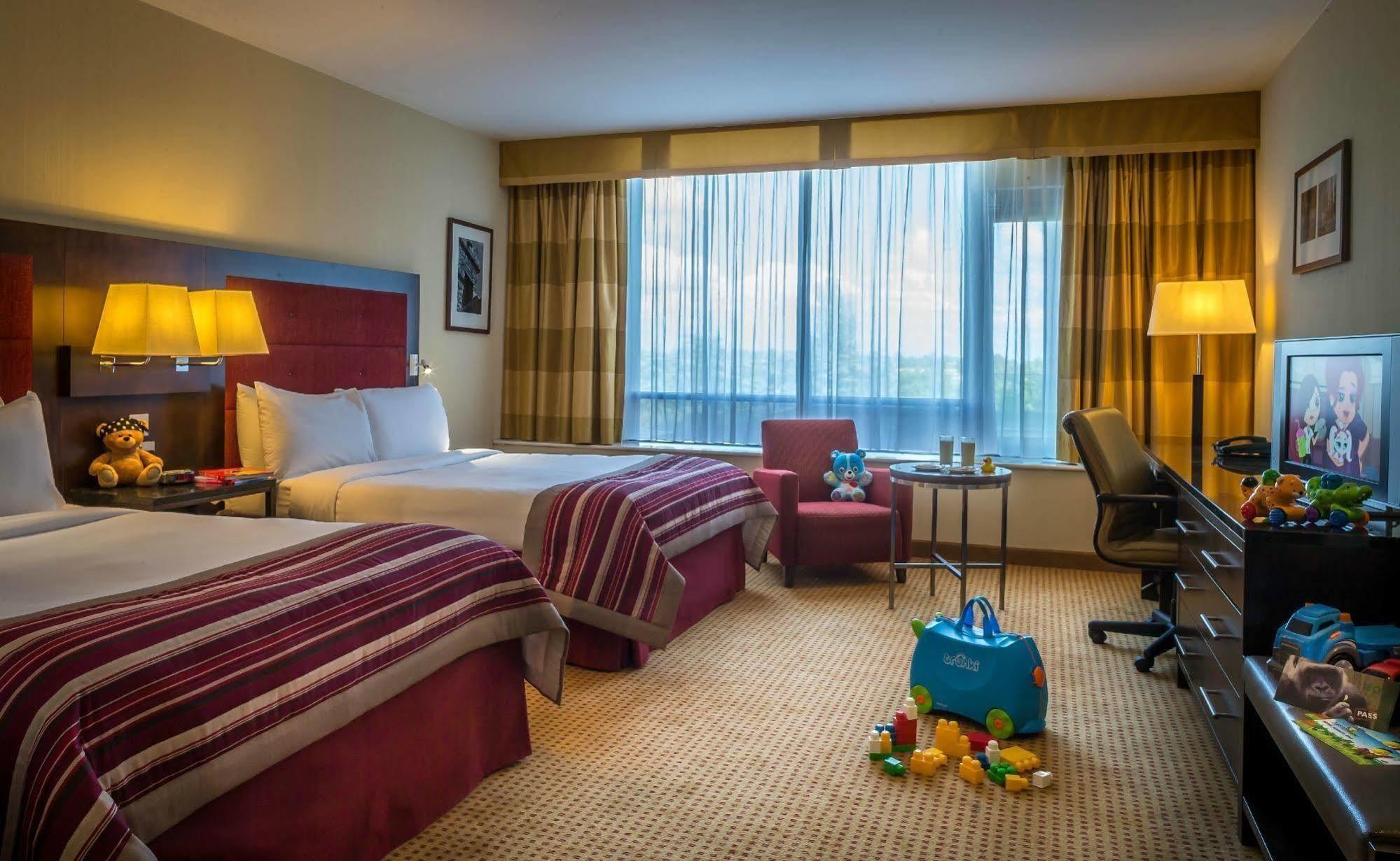 Pillo Hotel & Leisure Club Ashbourne Exteriér fotografie